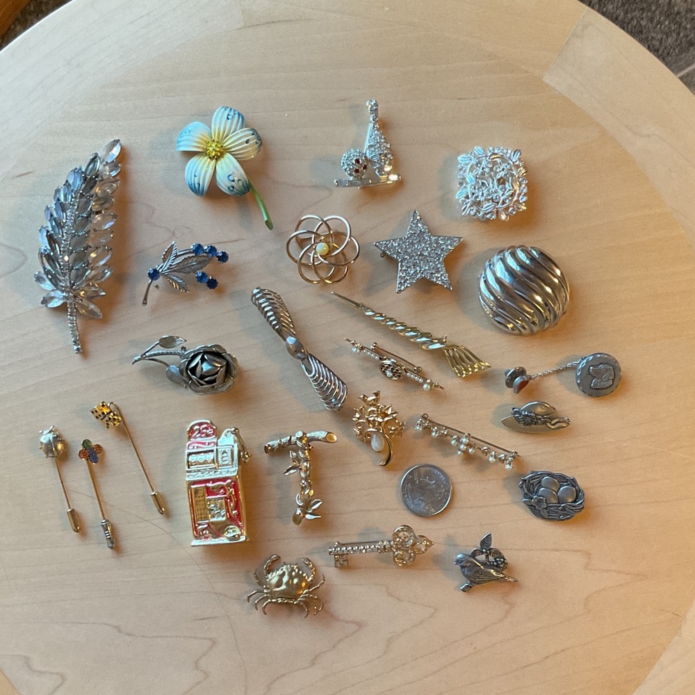 25 Brooch  LOT. ASSORTED Set SOLD IN LOT